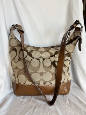 Coach Duffle Signature Canvas Style F17490